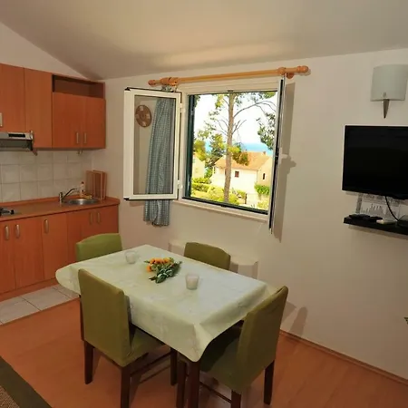 Studio 16846b Apartman *